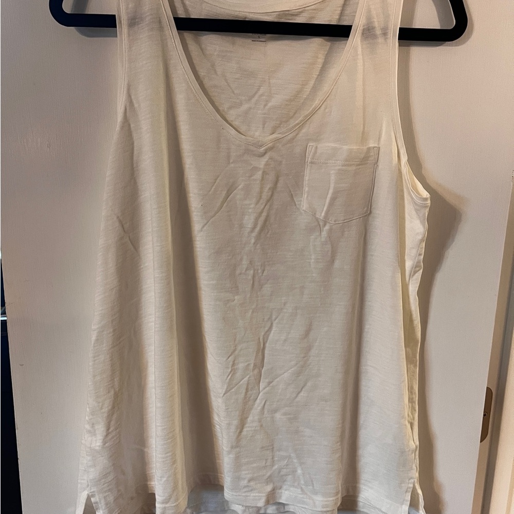 ❤️3/$10 Old Navy White Relaxed Tank Top